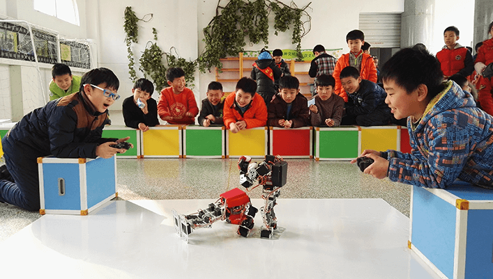機(jī)器人搏擊賽走進(jìn)徐州公園巷小學(xué)，孩子們的福音來了！